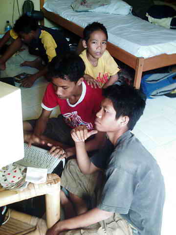 Kinder am Computer.
